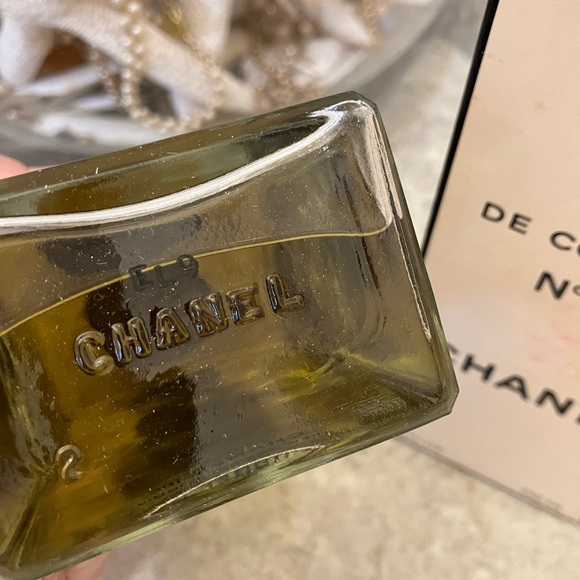 VINTAGE Chanel EAU De Cologne N•19 8 FL OZ - Picture 5 of 6